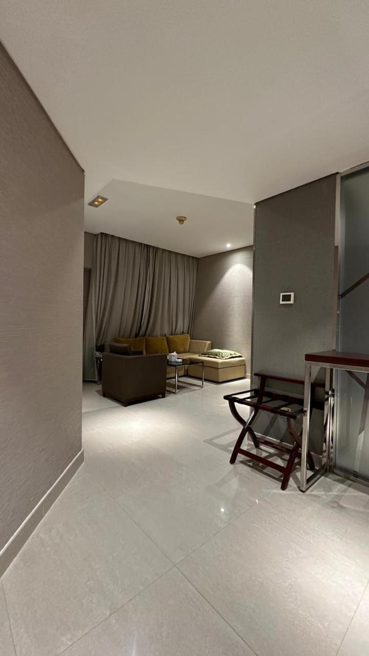 Versailles By Vieras Hotel Дубай Екстериор снимка