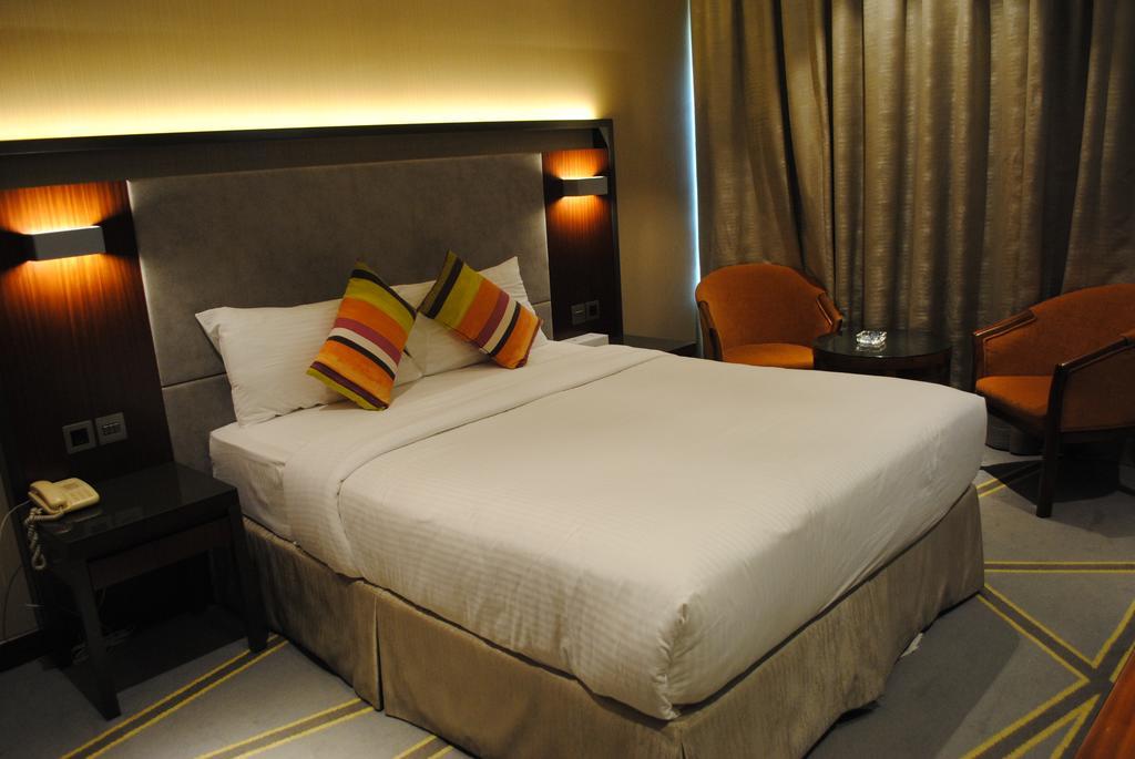 Versailles By Vieras Hotel Дубай Екстериор снимка